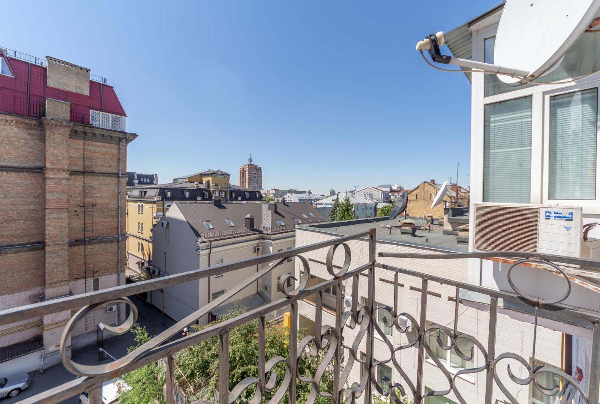 Central Apartments Kyiv Exterior photo