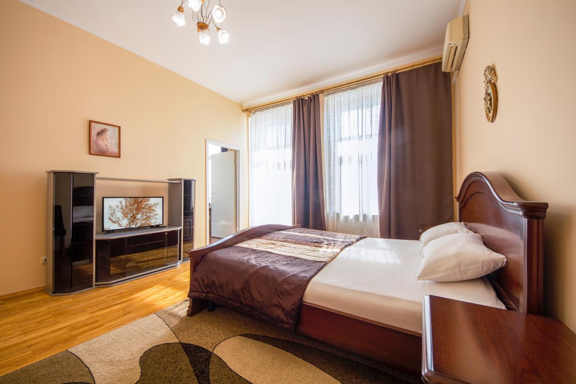 Central Apartments Kyiv Exterior photo
